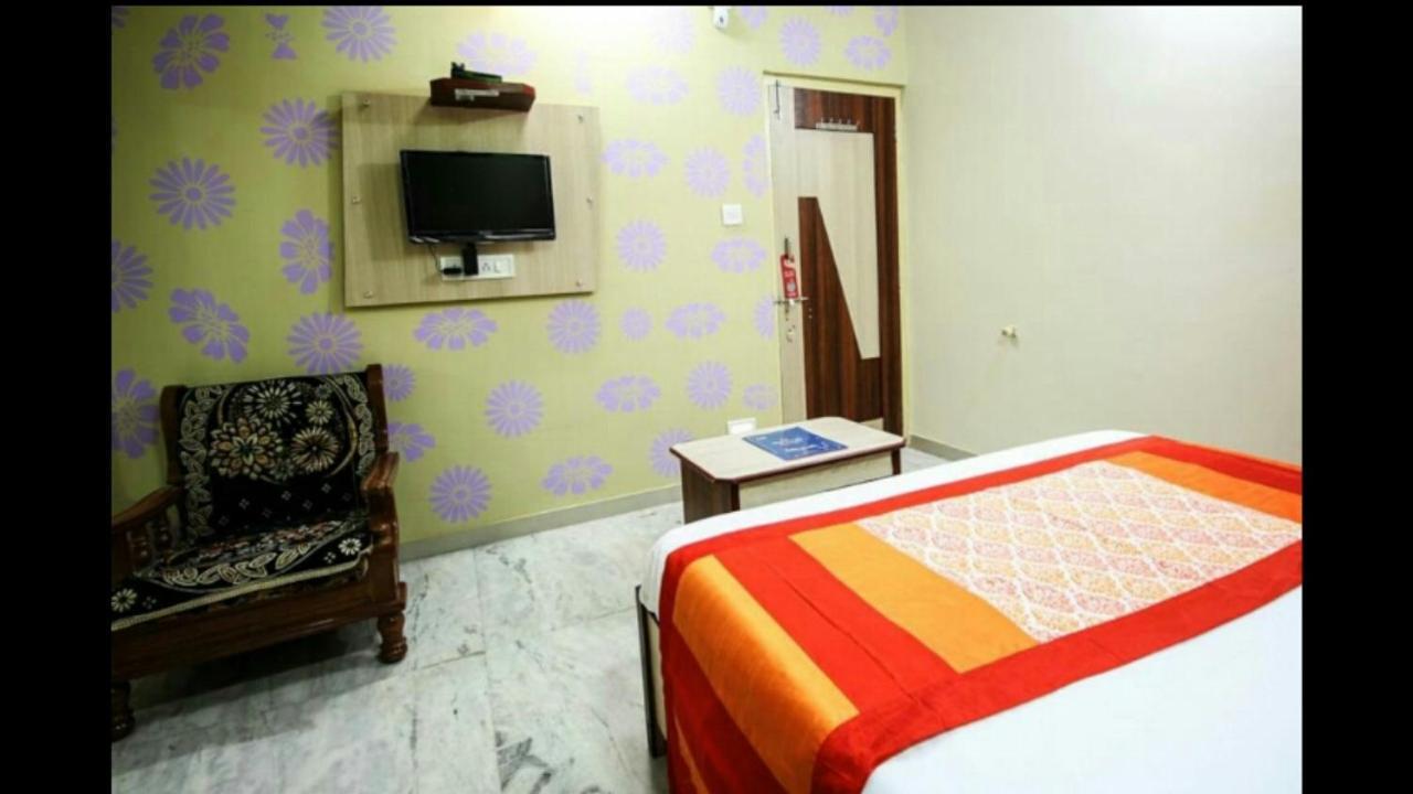 Hotel Honey Bunny 阿穆达巴 外观 照片